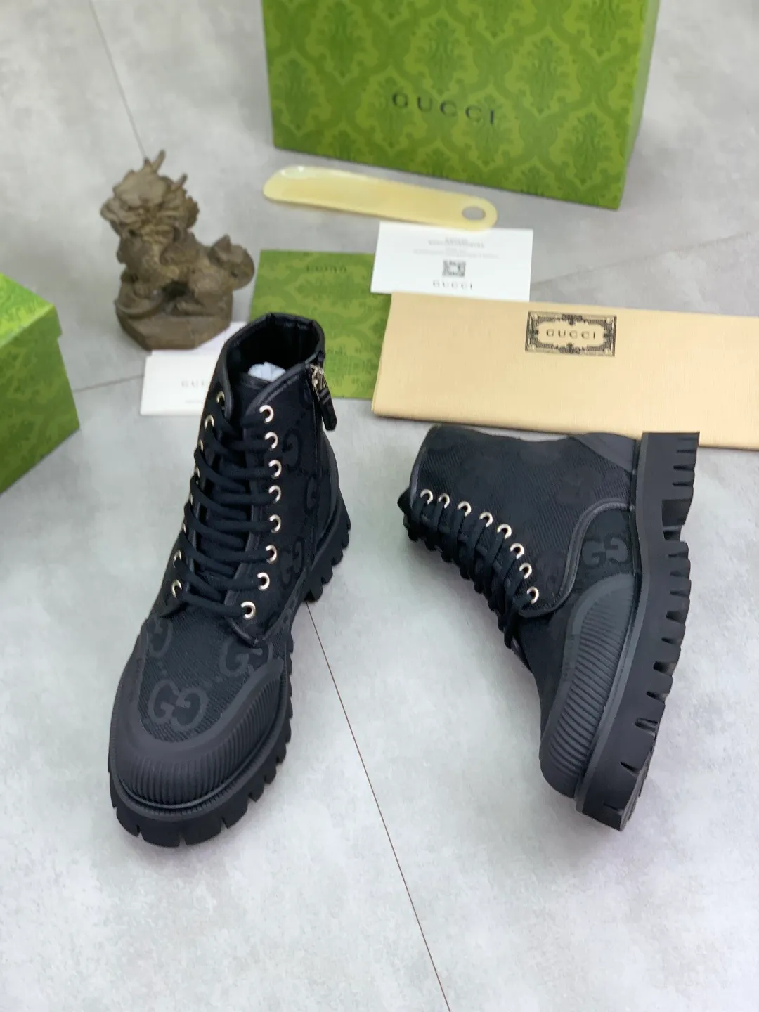 Men's Men's Shoes 💰P500 💰【New Style】 Gucci lazy slip-on couple 🧑‍🤝‍🧑 style high-top leather shoes hot selection (Gucci GUCCI) official website latest Gucci lazy 🎁 leather shoes, hot style 💥 style is simple and elegant, exclusive for trendy men. Unique official website latest brand original double G pressure Floral elements👑Original Gucci decoration, fashionable and elegant, the fabric is original calfskin with double G denim✅fully imported soft sheepskin lining, the official website specifies wear-resistant lightweight foam business outsole, the classic model is taken in real life🎬Number of yards: 36-46 Various colors available